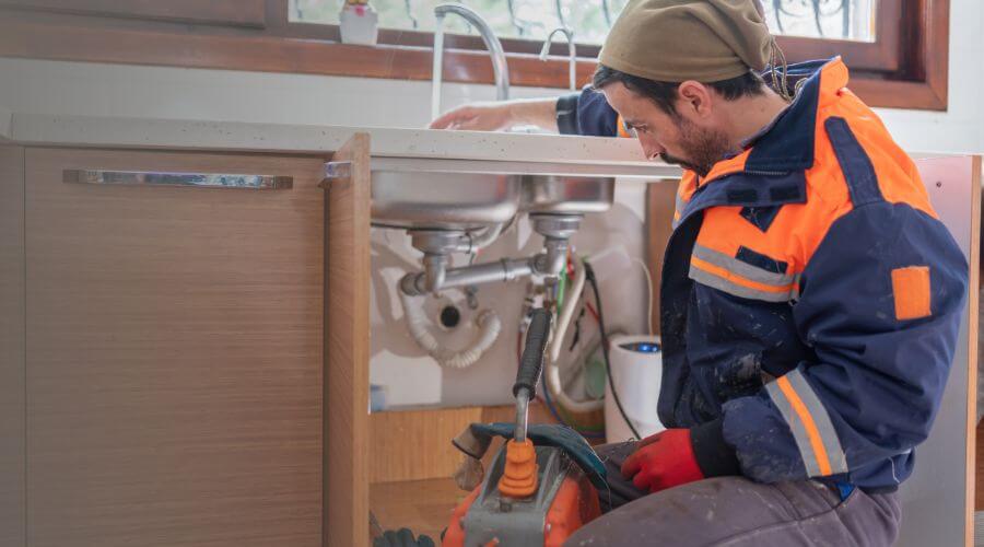 Expert burst pipe repair services in Flatonia, TX